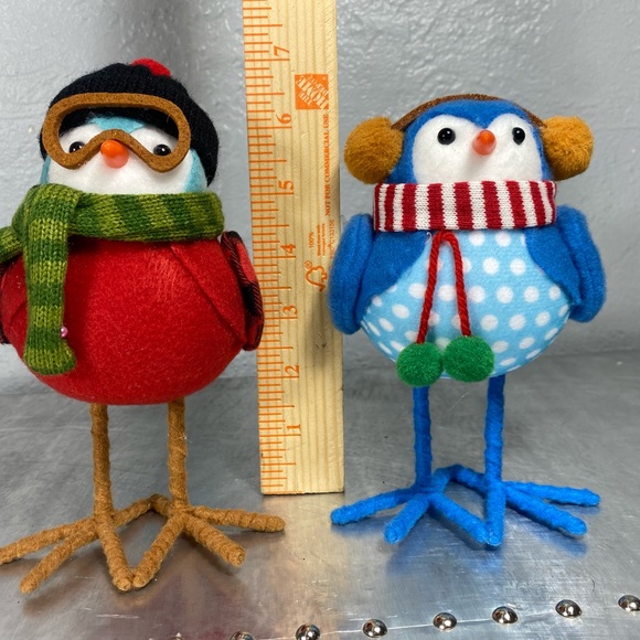 Super Cute Pair of Feather Friends
Christmas Bird Figurines - Picture 9 of 10